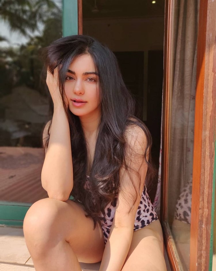 adah-sharma-hot 7