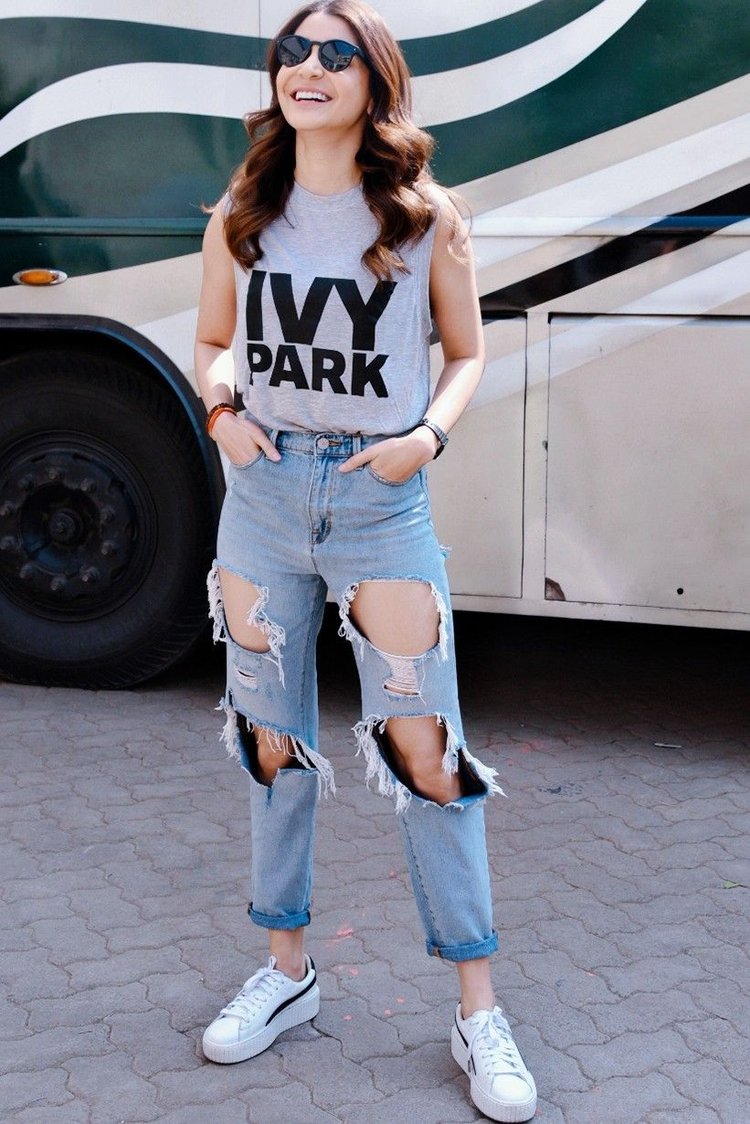 Anushka Sharma In Jeans 2