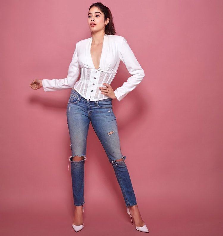 Janhvi Kapoor In Jeans 1