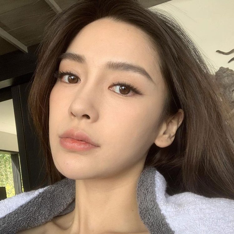 15 Most Attractive Chinese Actresses [Names With Photos] - StarBiz.com