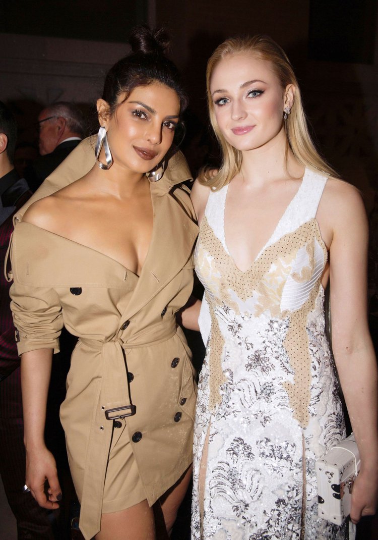 Sophie Turner And Priyanka Chopra 3