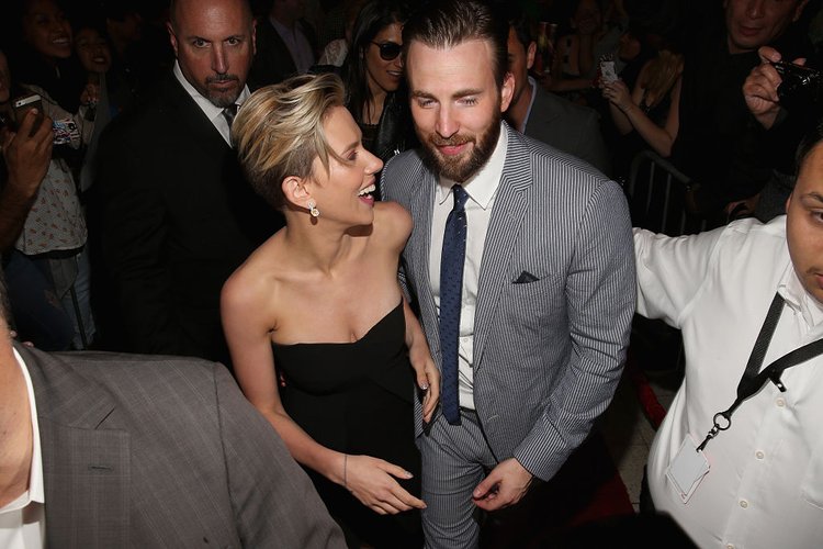 Scarlett-Johansson-and-Chris-Evans-8