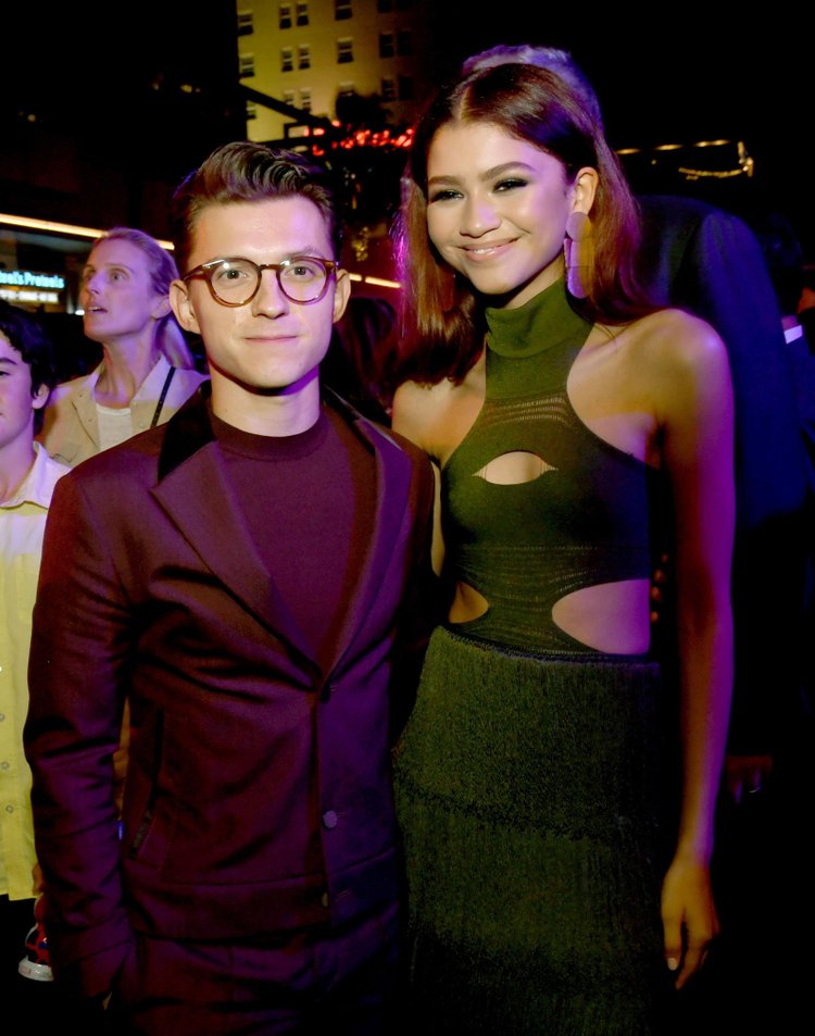 Zendaya & Tom Holland Are Again On As Spider-man Couple Caught Kissing ...