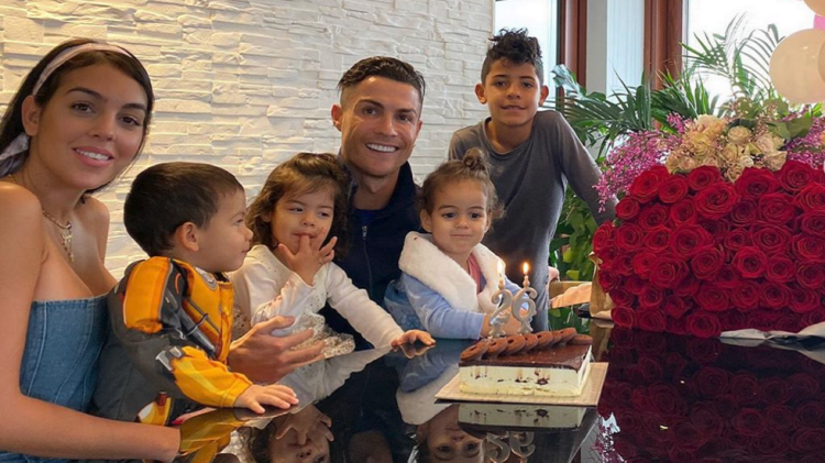 Cristiano Ronaldo Enjoys Vacation With Sizzling Georgina Rodriguez Amid ...