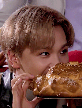 Haechan Eating