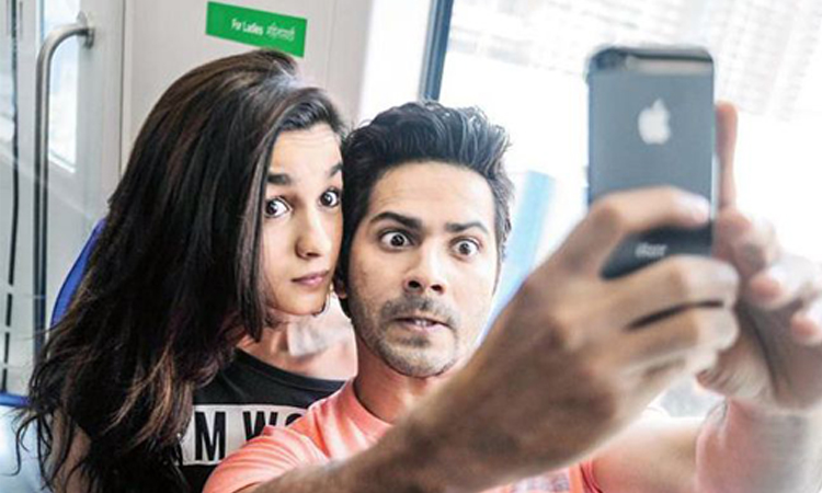 Smartphone Alia Varun