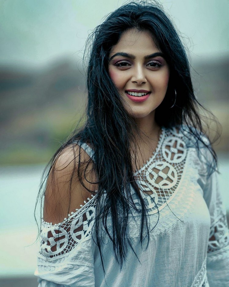 monal-gajjar-web-series-monal
