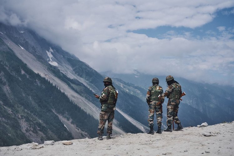 India China Troops In Ladakh