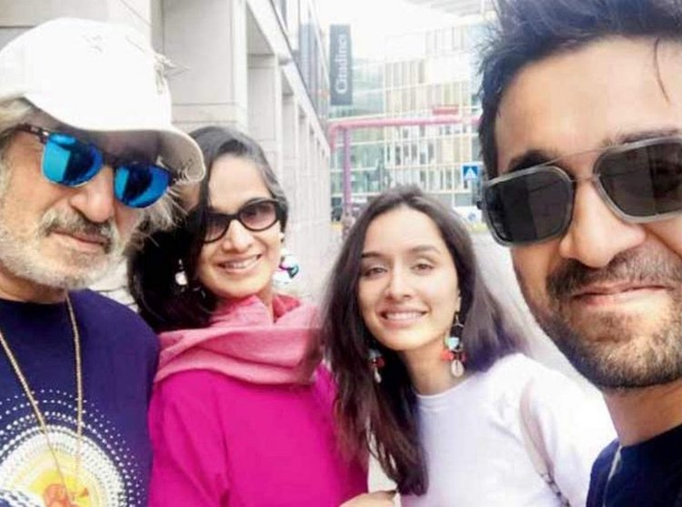 Shakti Kapoor Family On Vacation