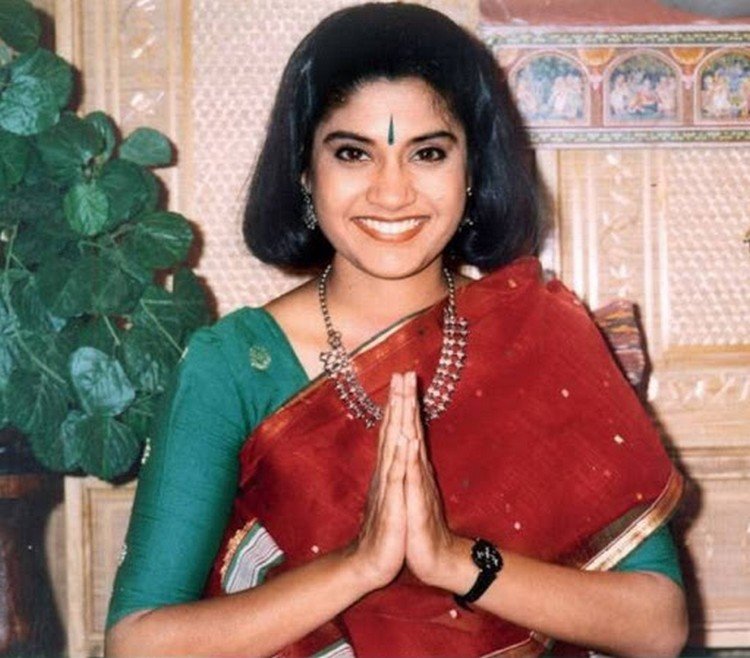 Renuka Shahane first husband 3