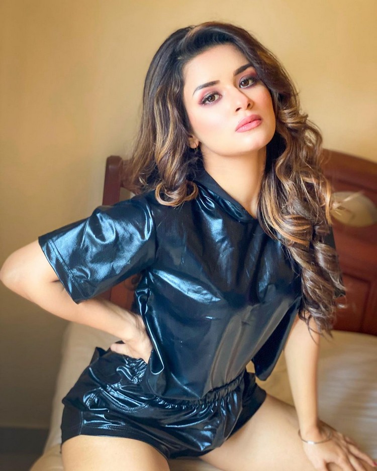 Avneet Kaur 2