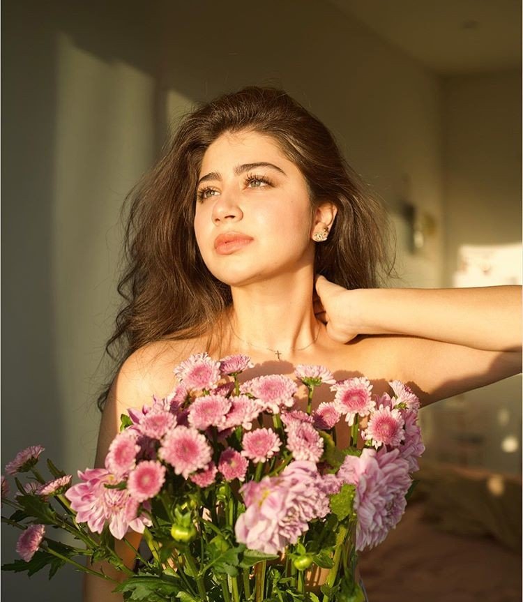 Aditi Bhatia Flawless Topless Pose Ankitta