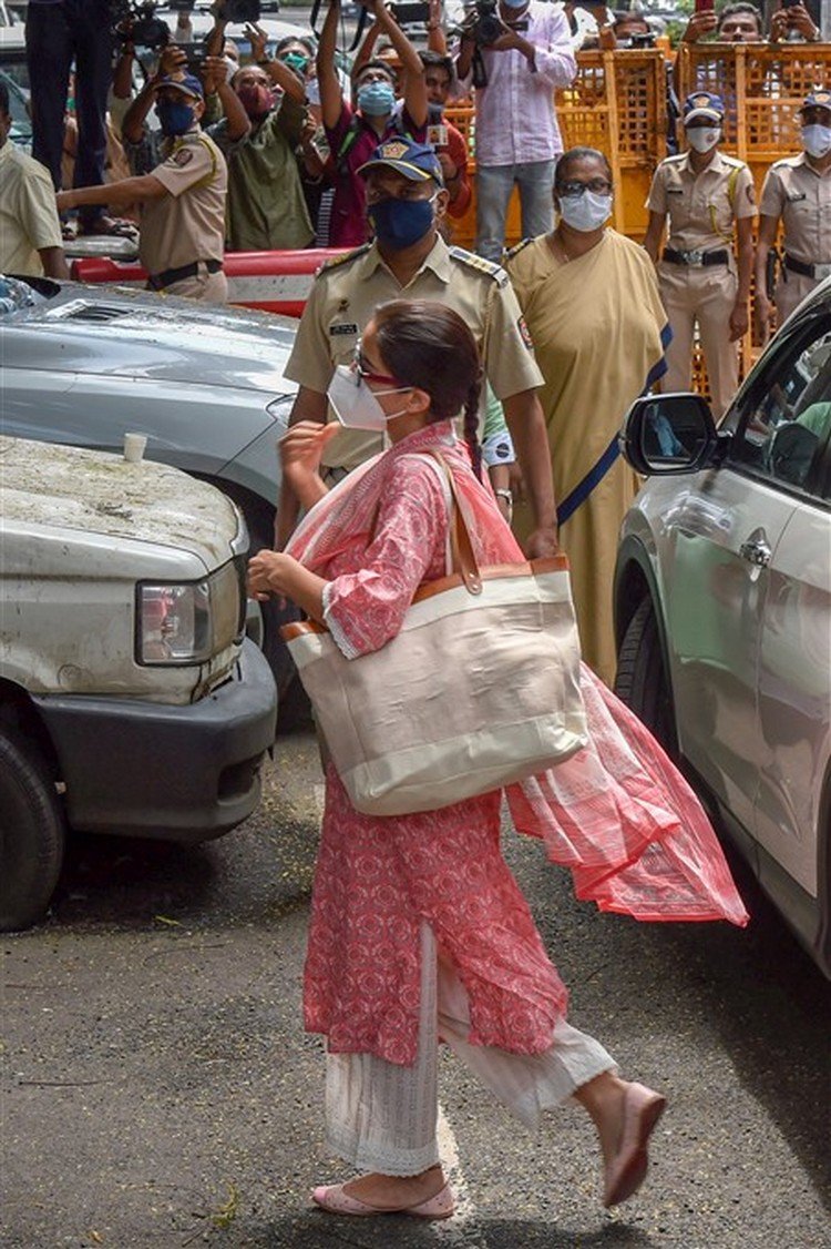 Sara Ali Khan At NCB Office