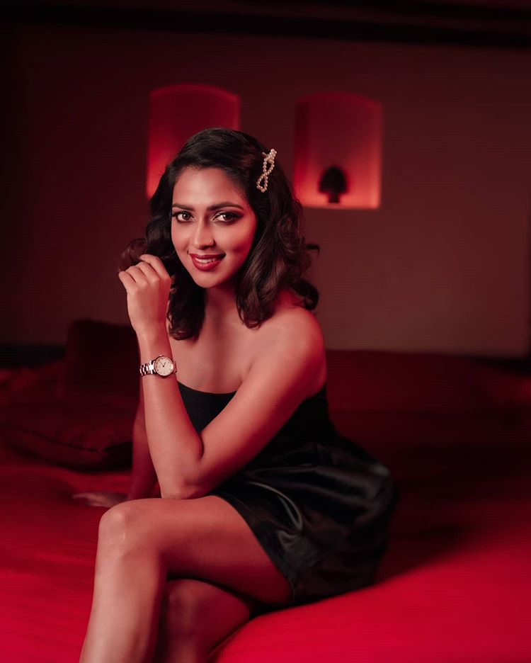 Amala Paul in black dress 2