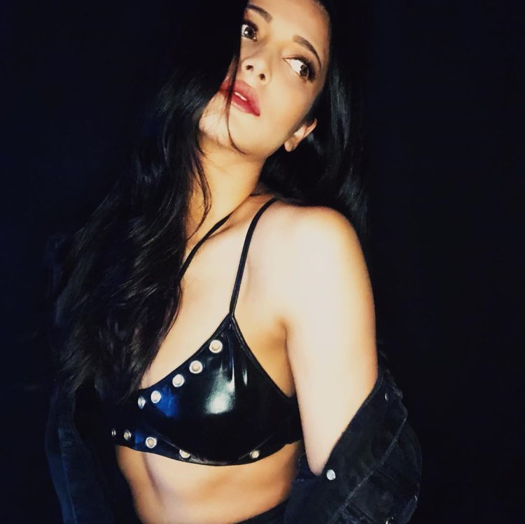 Shruti Haasan In Black 4