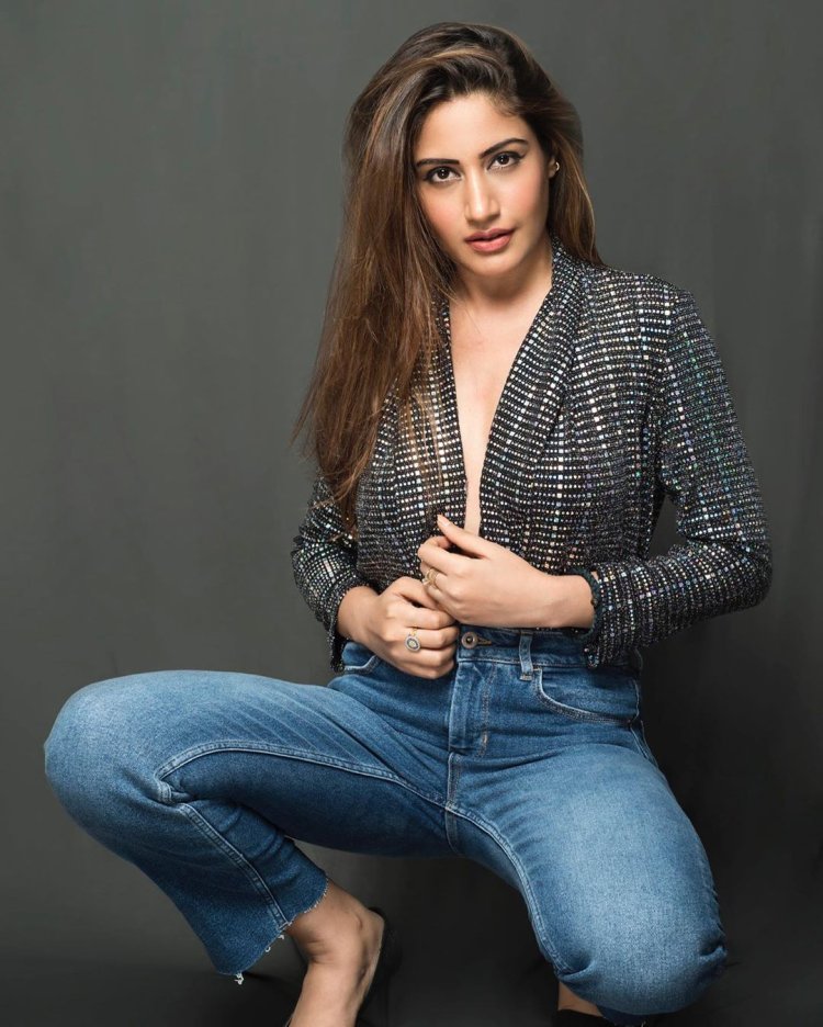 Surbhi Chandna Best Outfits 4