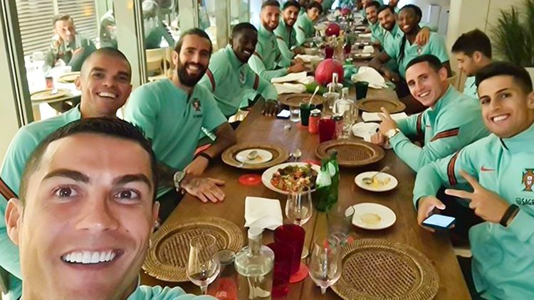 Cristiano Ronaldo Having Meal With National Team