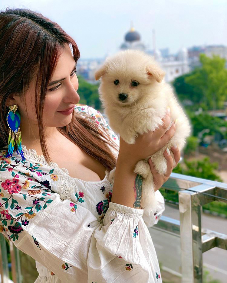 Mahira Sharma Hairstyle 8