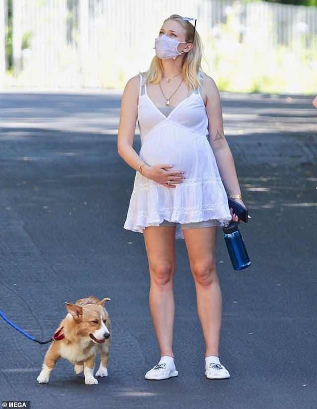 Pregnant Celebrities 2020 Sophie Turner