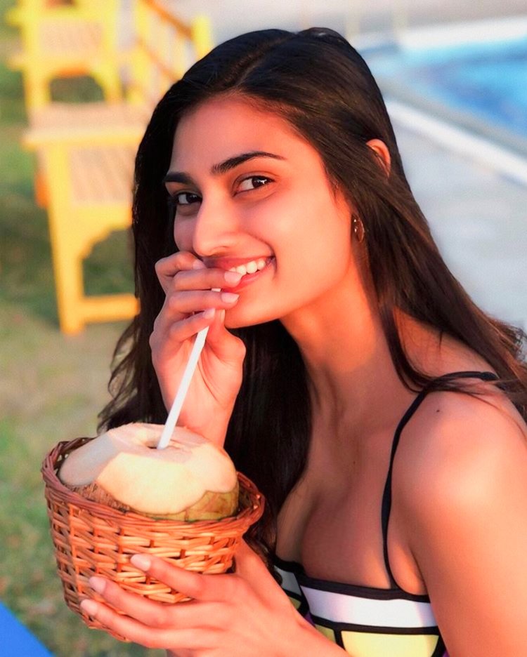 Athiya Shetty Hot Images 11