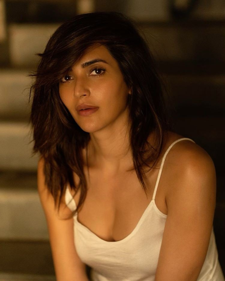 Karishma Tanna Cleavage 12