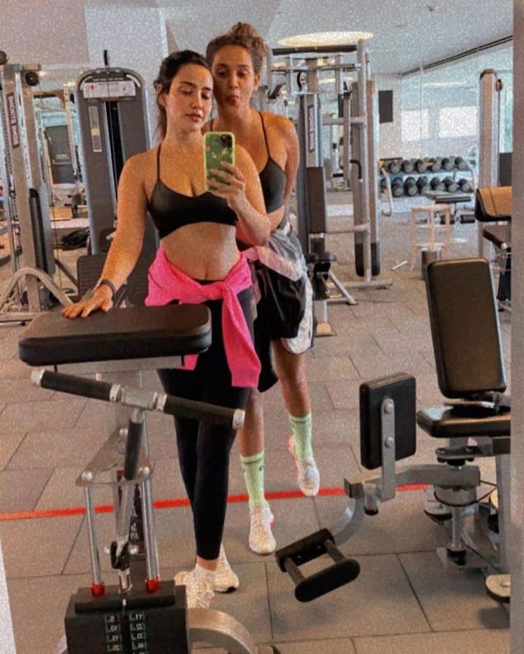 Neha Sharma Sister 1a