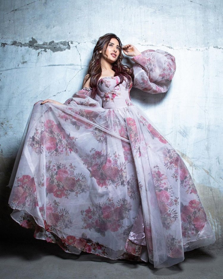 Mahira Sharma Instagram Photos 2