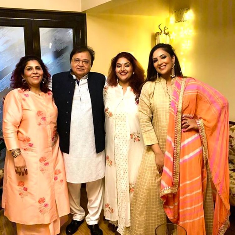 Ridhima Rakesh Bedi Family In Diwali