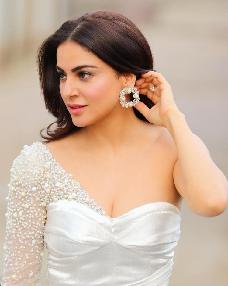 Shraddha Arya 3