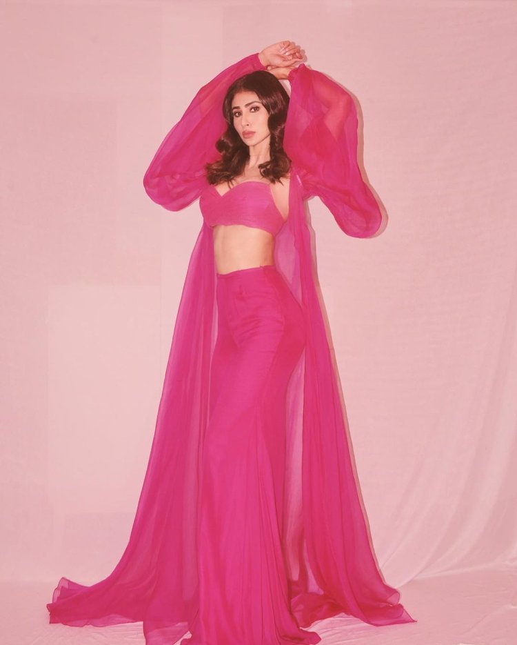 Mouni Roy 4