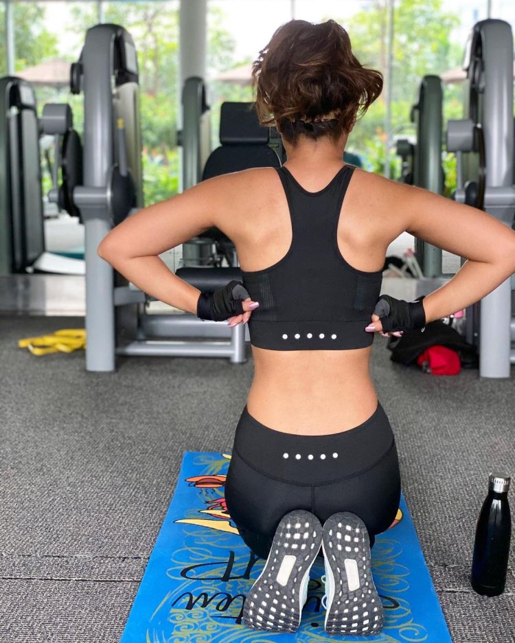 Hina Khan at gym center 3