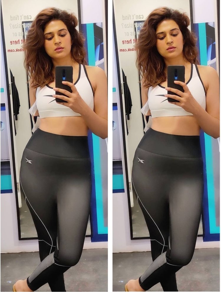 Shraddha Das mirror selfie
