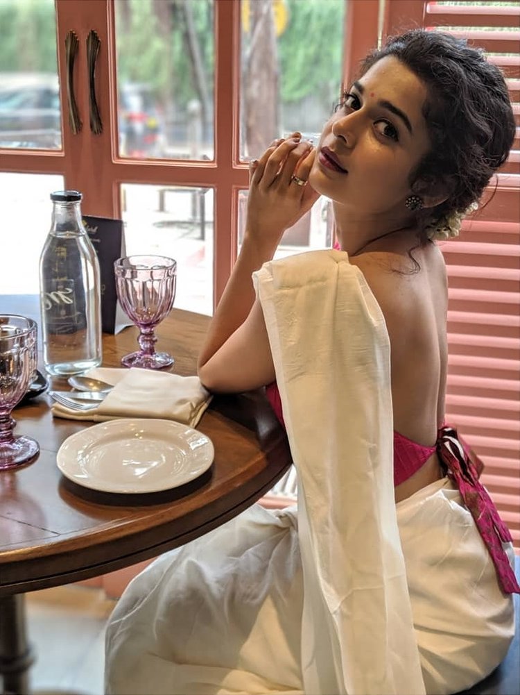 Mithila Palkar In Saree 7