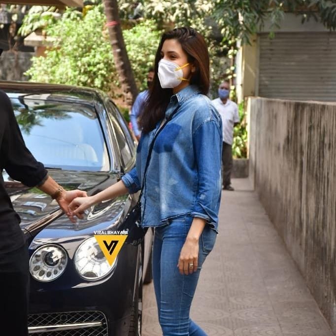 Virat Kohli And Anushka Sharma Post Delivery 4