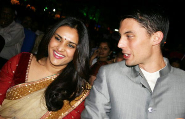 Divya Spandana And Boyfriend 2