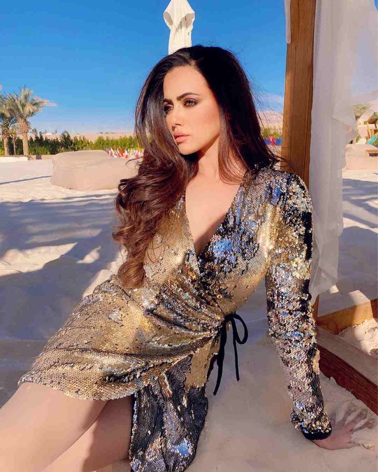 Sana Khan Net Worth 2021 How It Changes After Her Marriage With Mufti
