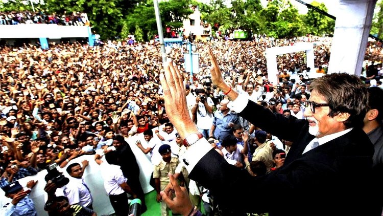 Amitabh Bachchan And Fans