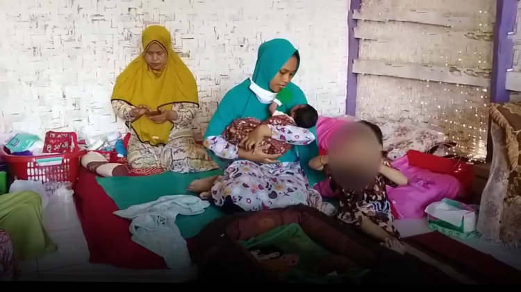 Indonesia Woman Gives Birth From A Wind