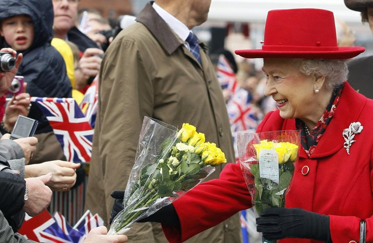 Queen Elizabeth Ii Received Flowers From Public