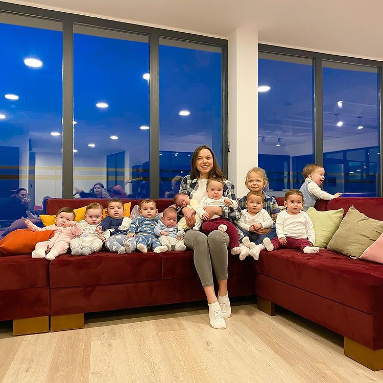 Christina Ozturk With 11 Kids Photo 3