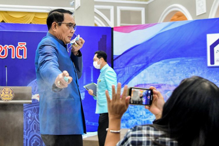 Thailand Prime Minister Spray Hand Sanitizer