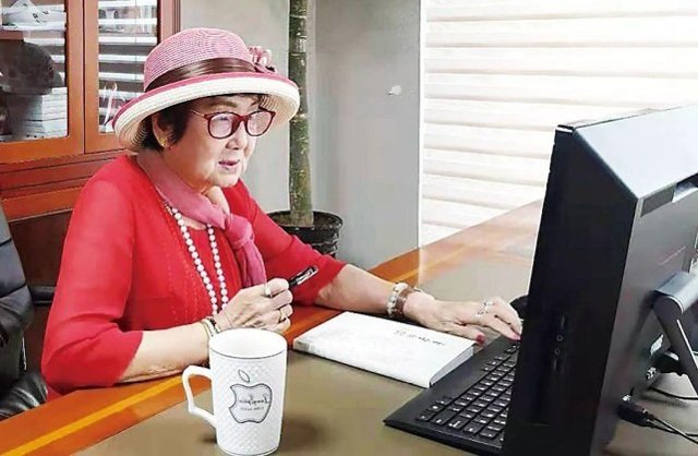 Wu Shengming At Her Office