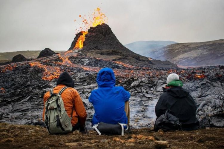 Scientists At Icelandic Eruption