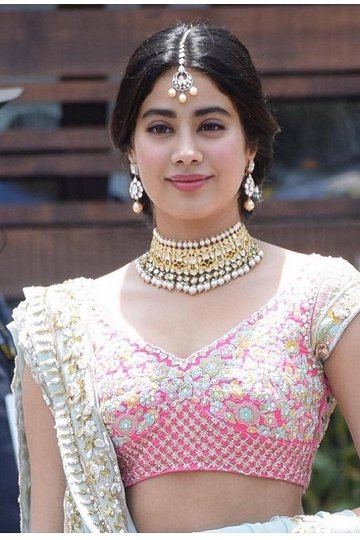 Janhvi Kapoor Discover the latest entertainment news. - StarBiz.com